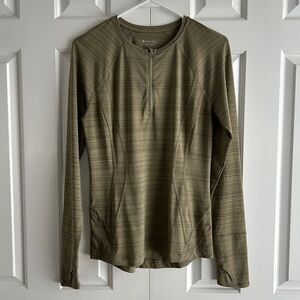 Athleta Pacifica Illume UPF Fitted Top Shadow Olive Size Small - Swim shirt